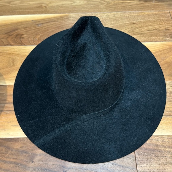 Janessa Leone Black Hat - Picture 1 of 4